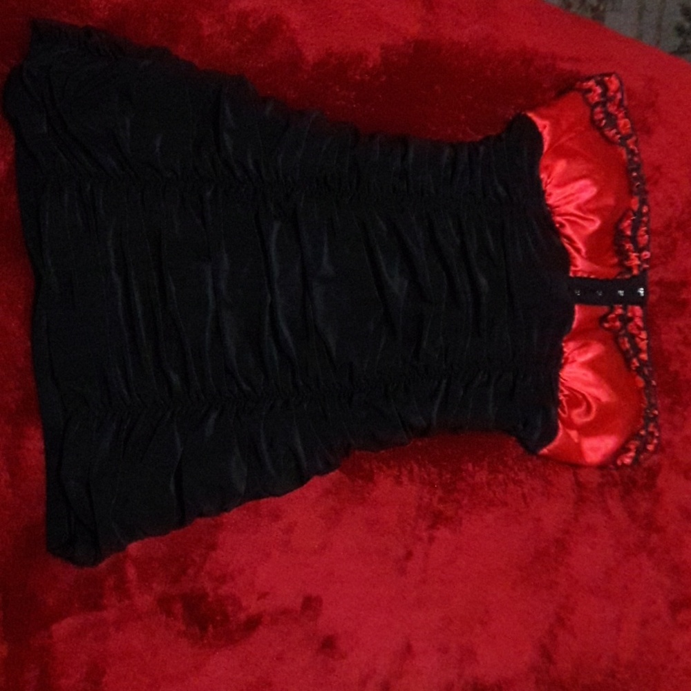 Runched red black mini dress